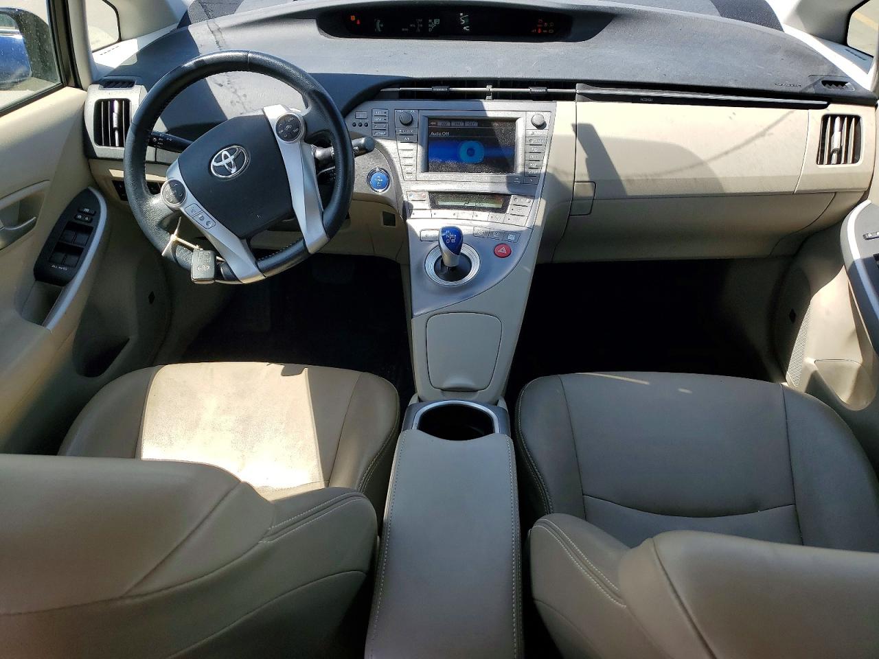 2013 TOYOTA PRIUS FOUR photo 15