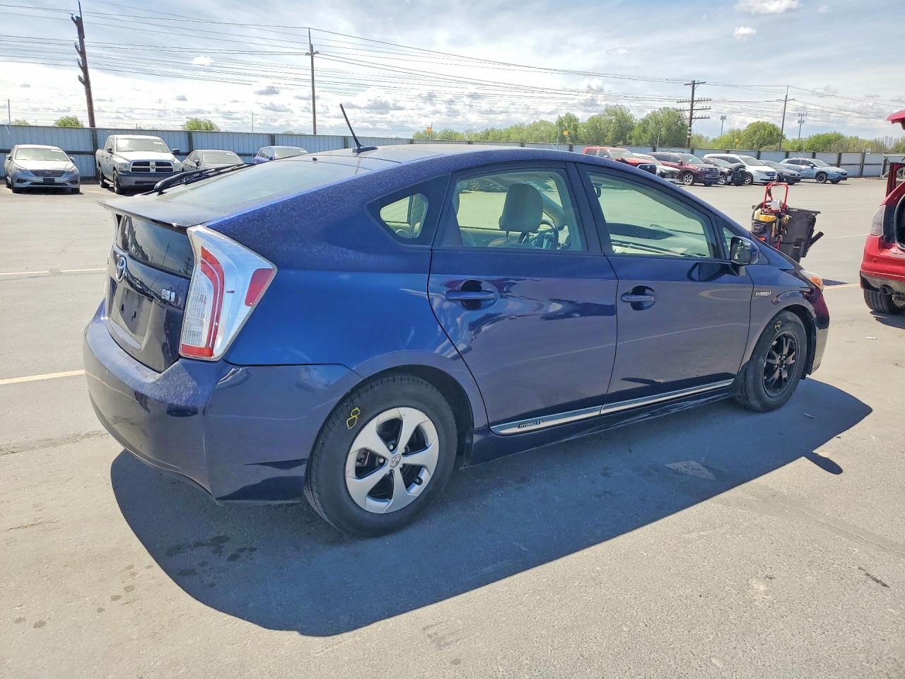 2013 TOYOTA PRIUS FOUR photo 5