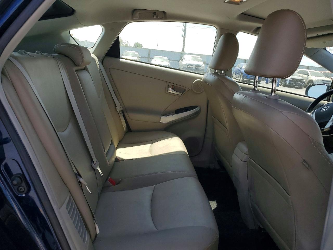 2013 TOYOTA PRIUS FOUR photo 19