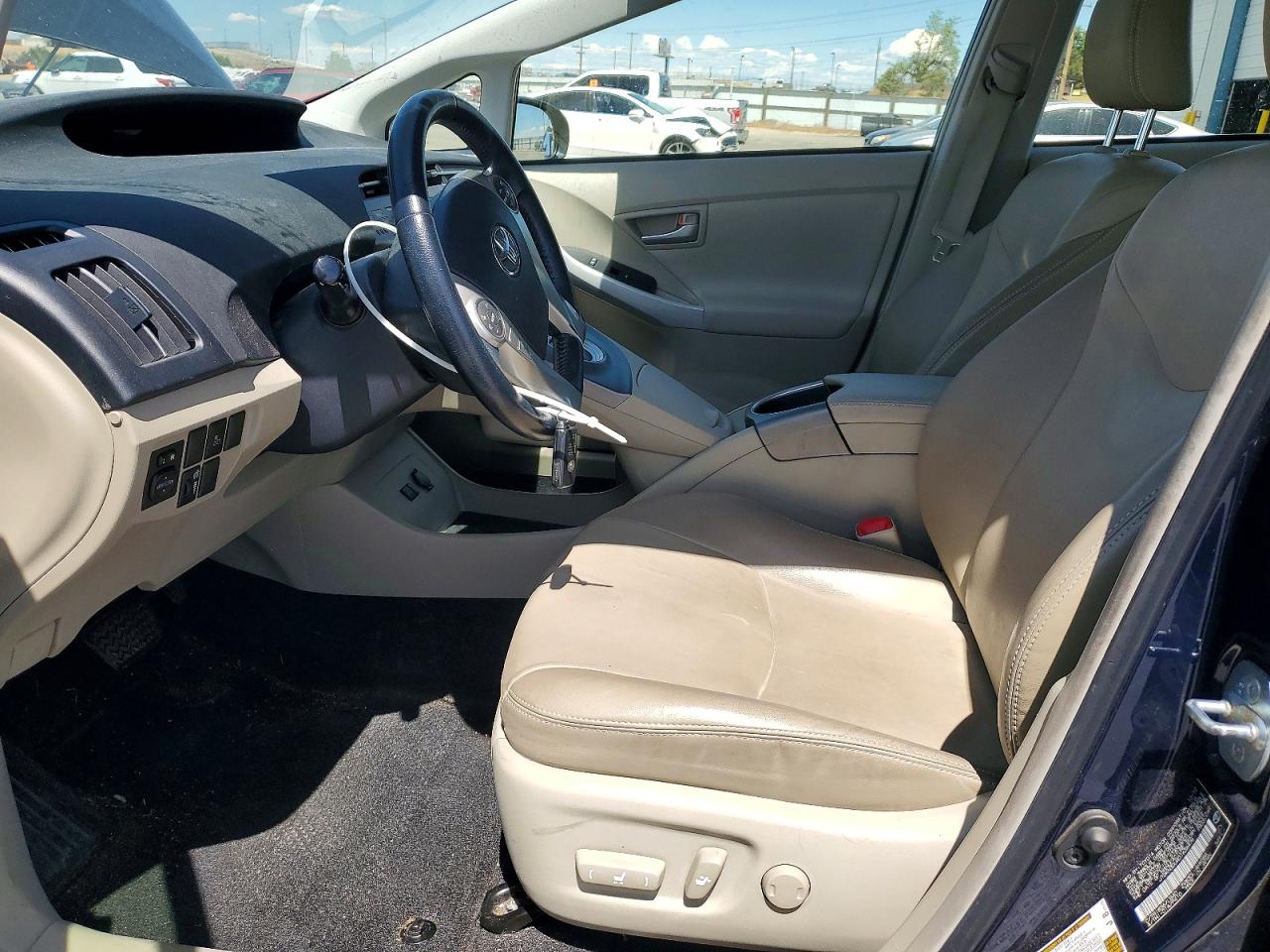 2013 TOYOTA PRIUS FOUR photo 13