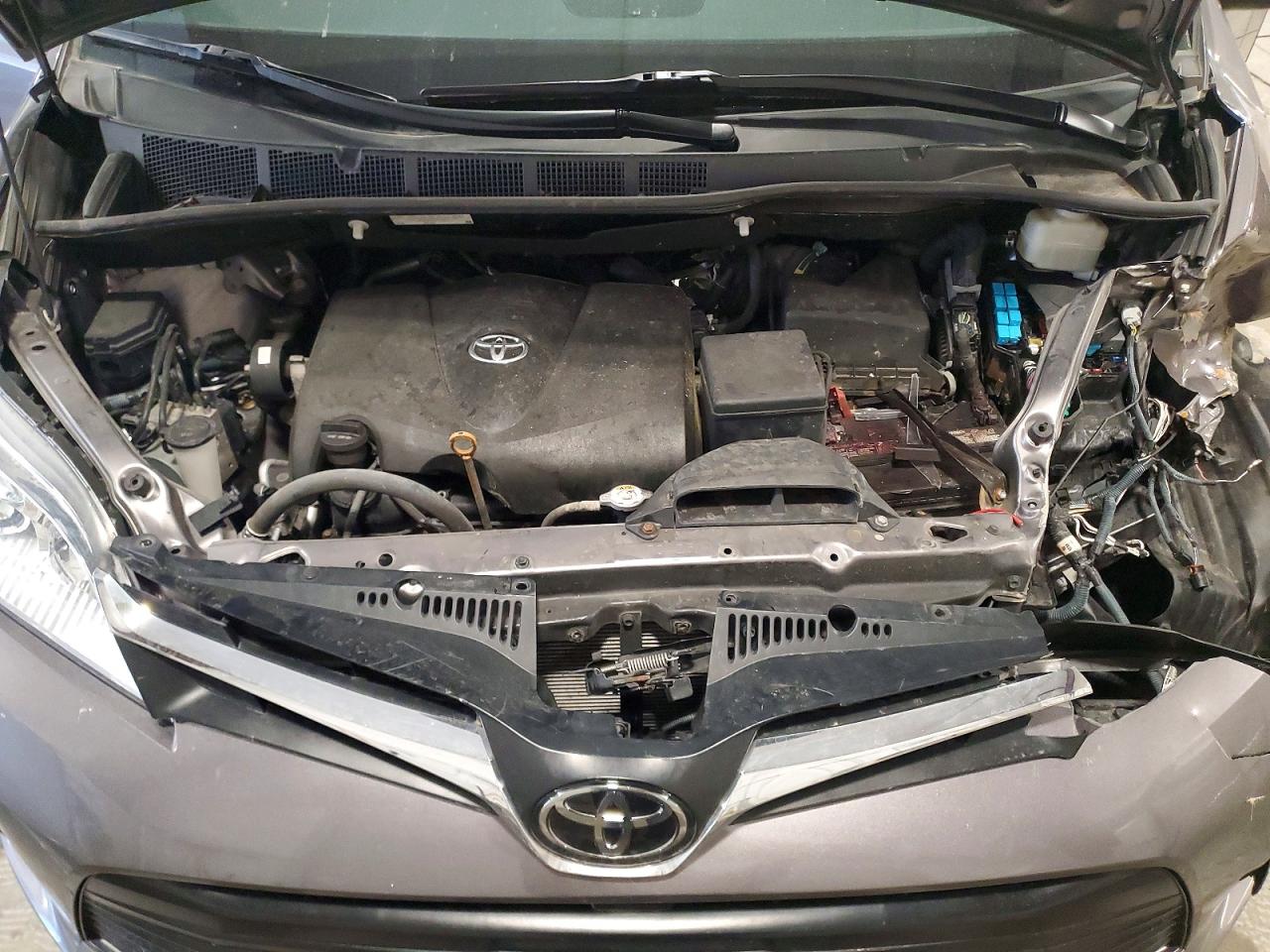 2020 TOYOTA SIENNA LE photo 12