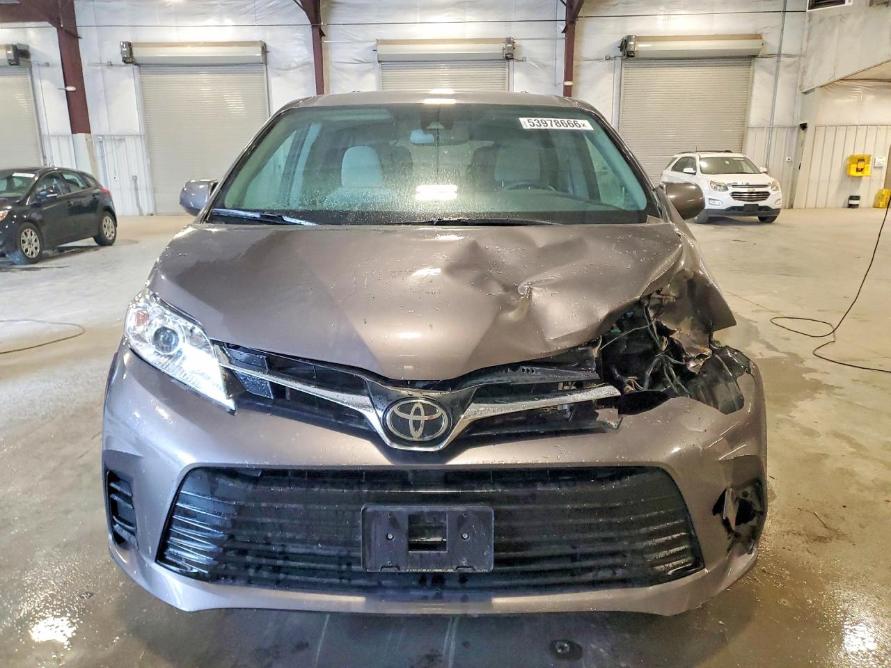 2020 TOYOTA SIENNA LE photo 5