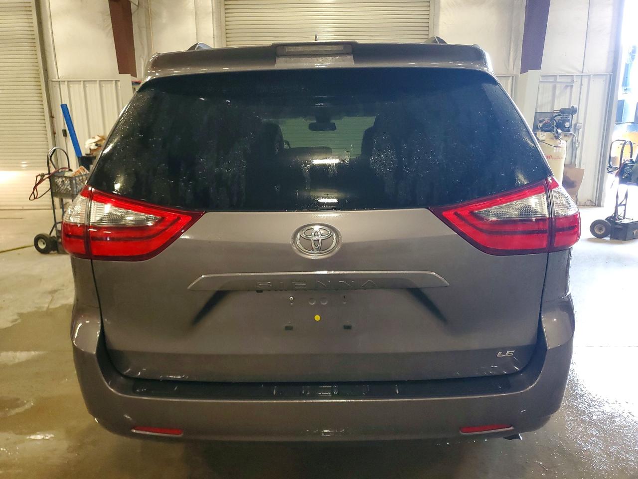 2020 TOYOTA SIENNA LE photo 6