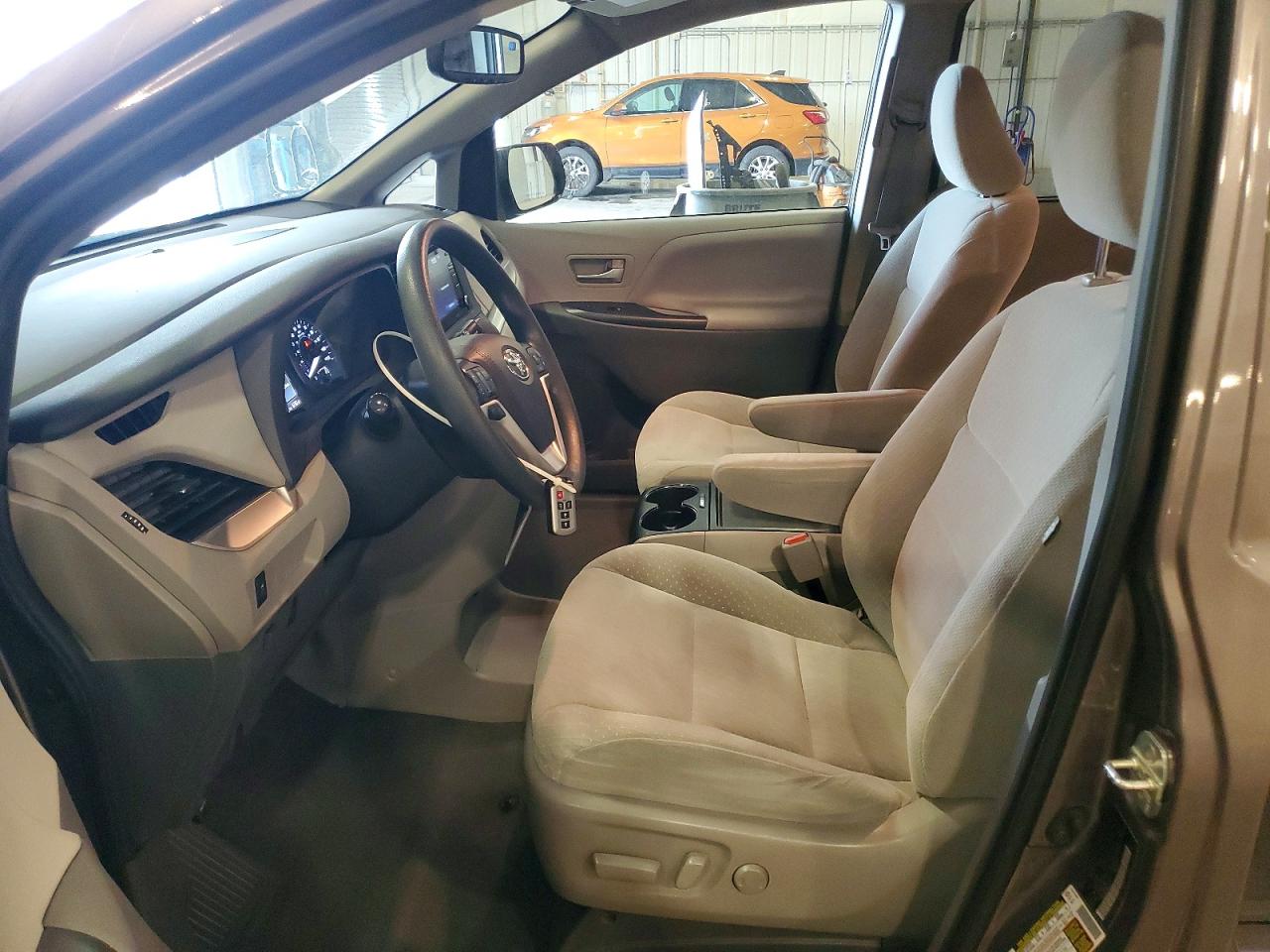 2020 TOYOTA SIENNA LE photo 7