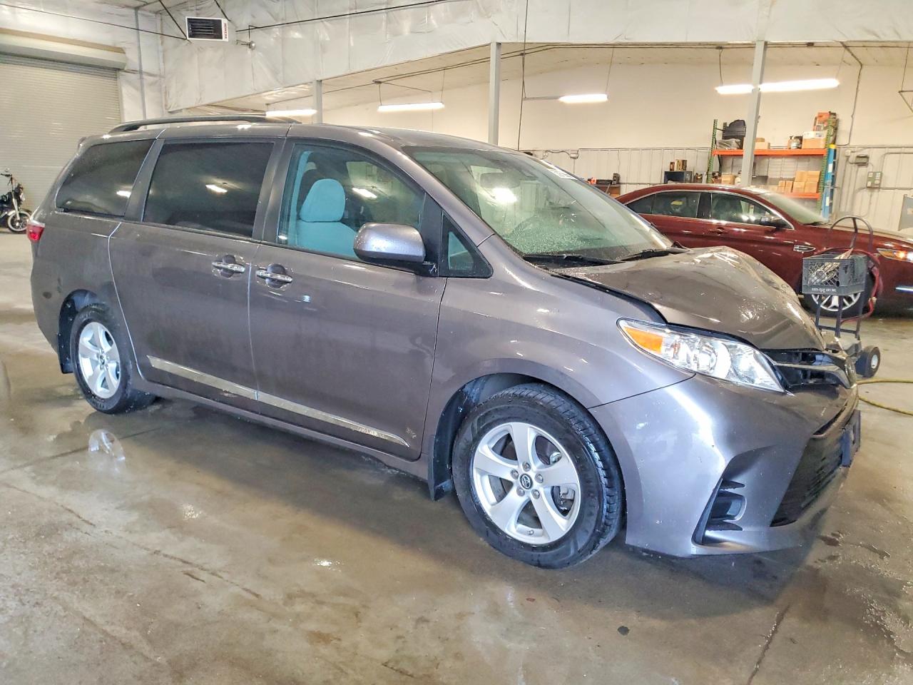 2020 TOYOTA SIENNA LE photo 4