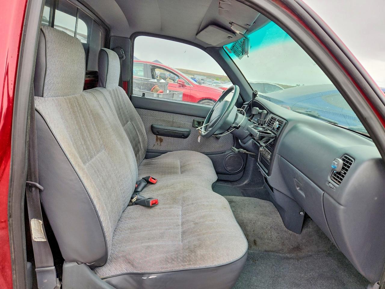 1997 TOYOTA TACOMA BASE photo 19