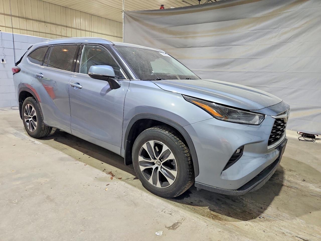 2021 TOYOTA HIGHLANDER XLE photo 10