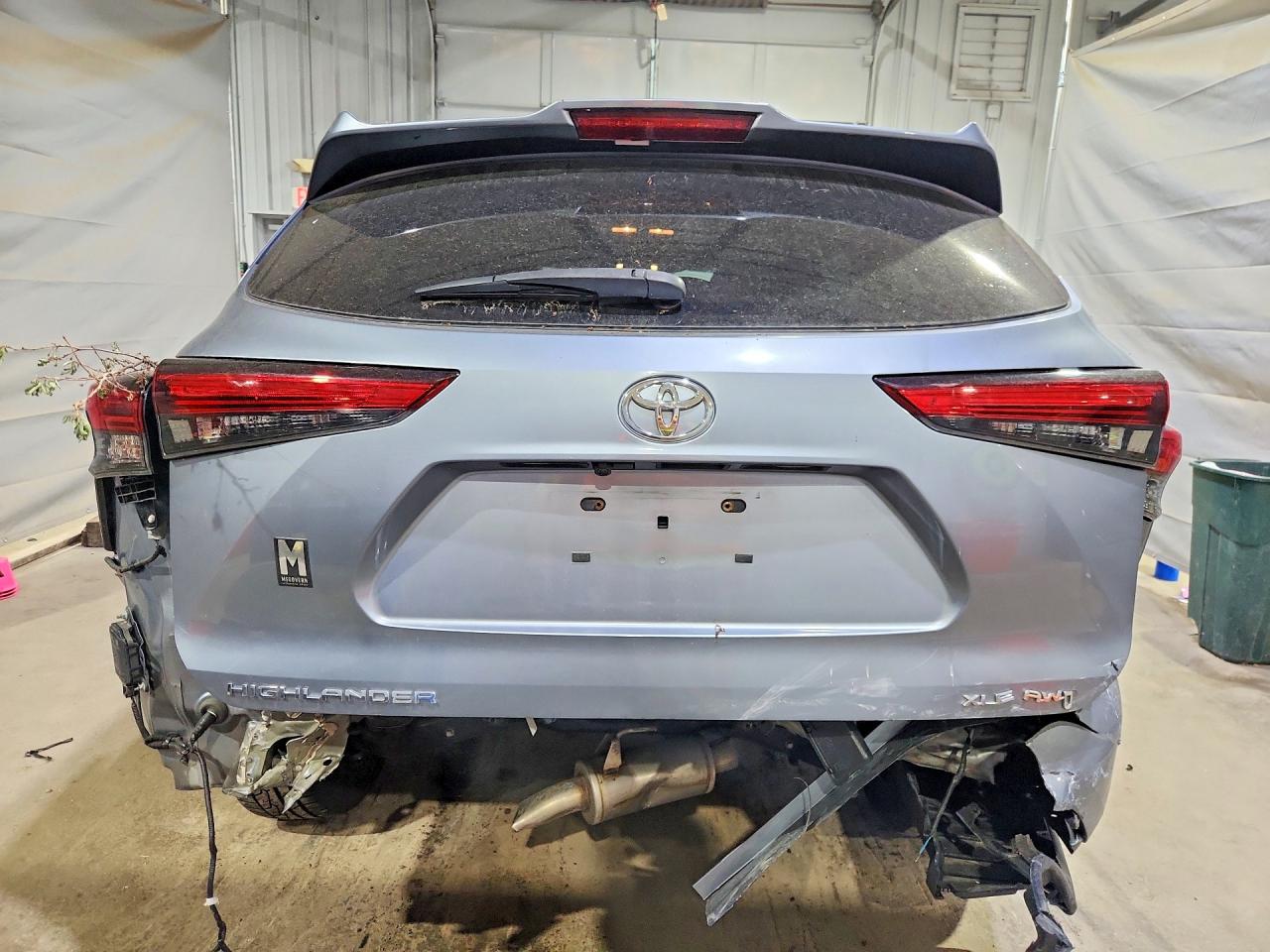2021 TOYOTA HIGHLANDER XLE photo 16