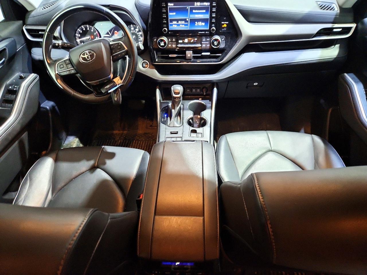 2021 TOYOTA HIGHLANDER XLE photo 22