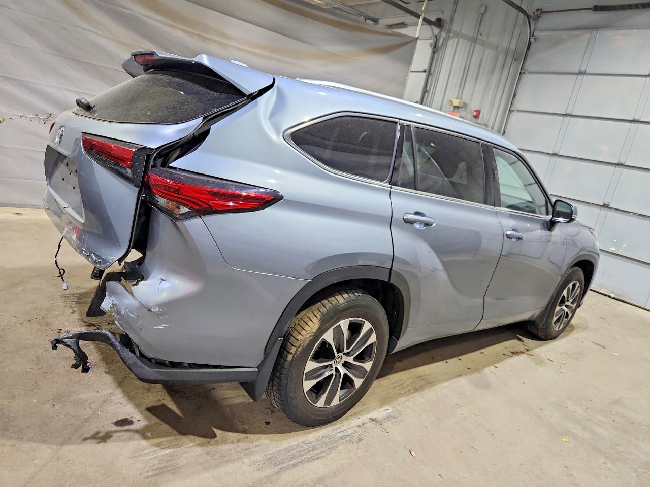 2021 TOYOTA HIGHLANDER XLE photo 7