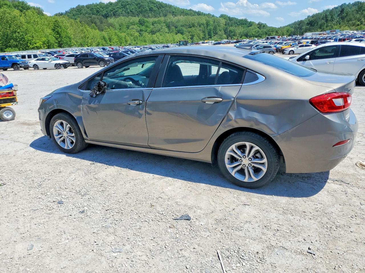 2019 CHEVROLET CRUZE LT photo 3