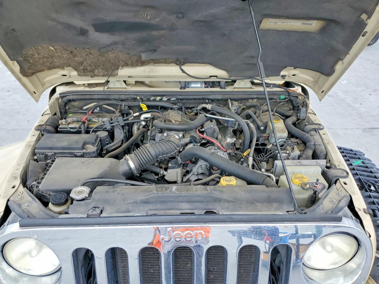 2011 JEEP WRANGLER UNLIMITED SAHARA photo 23