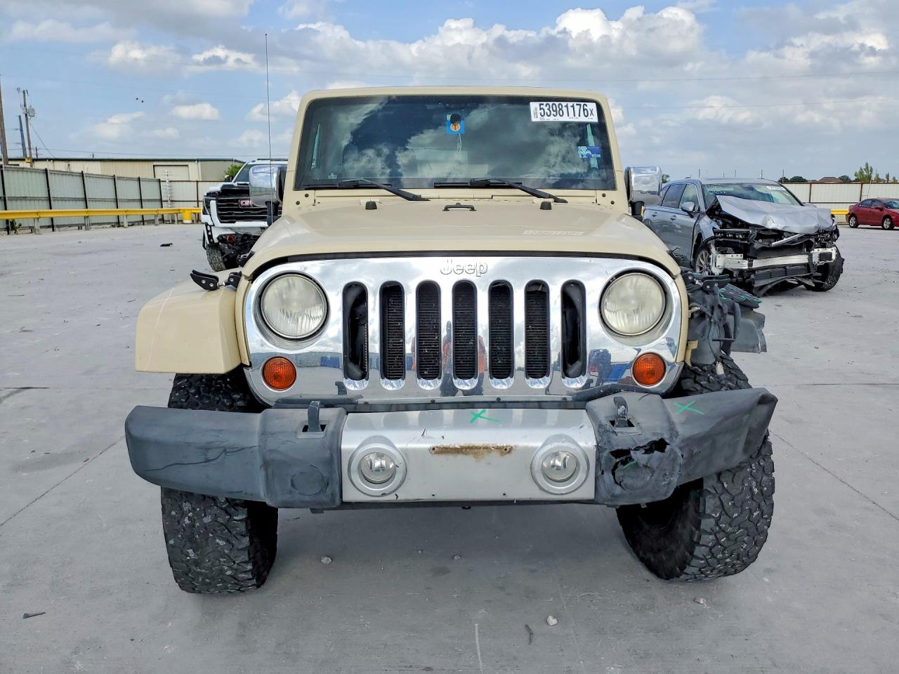 2011 JEEP WRANGLER UNLIMITED SAHARA photo 9