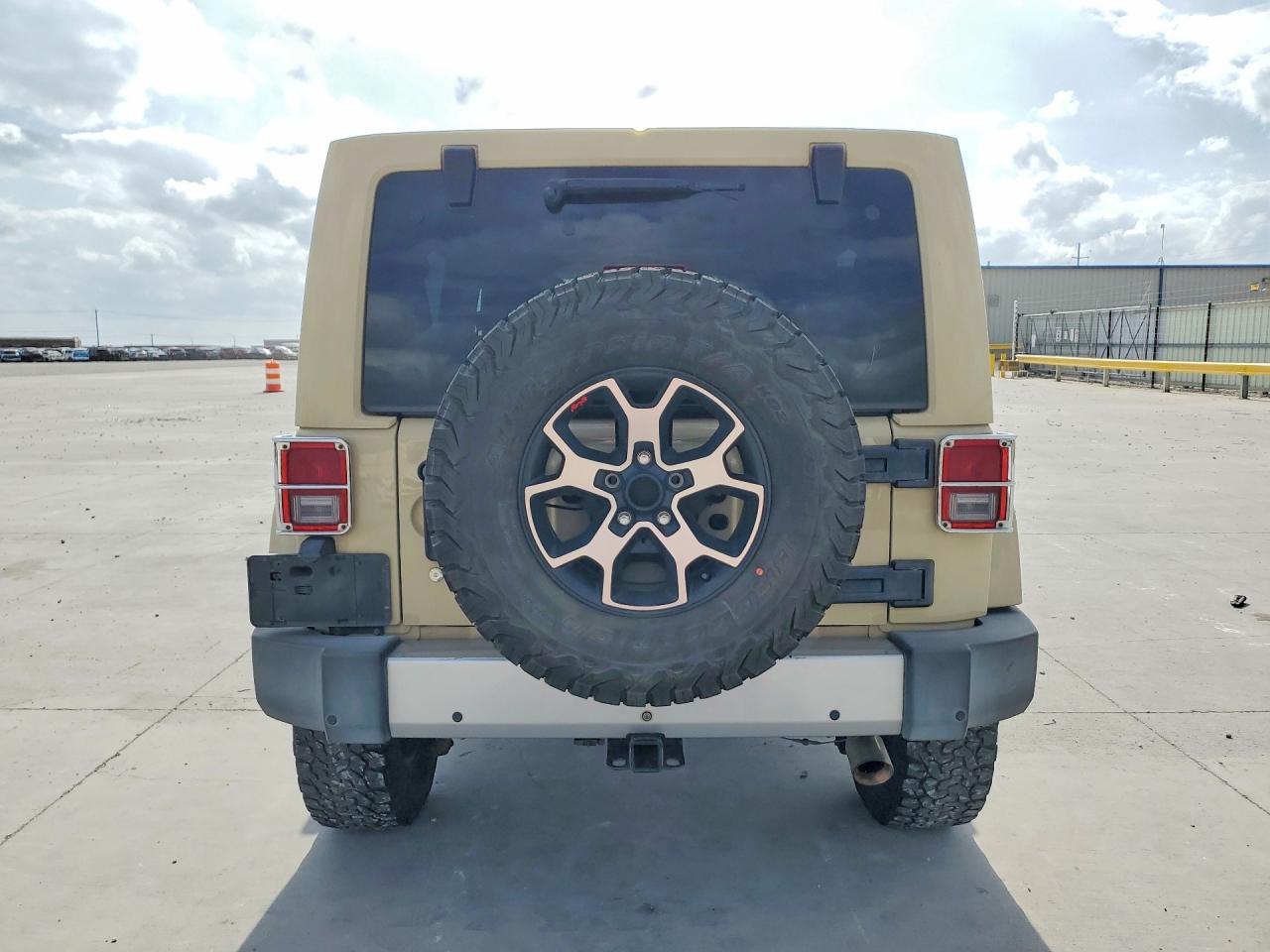 2011 JEEP WRANGLER UNLIMITED SAHARA photo 11