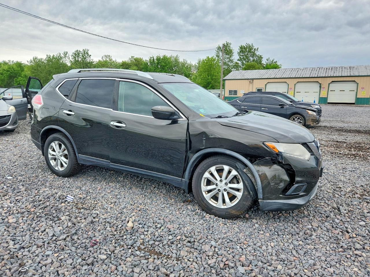 2016 NISSAN ROGUE SV photo 4