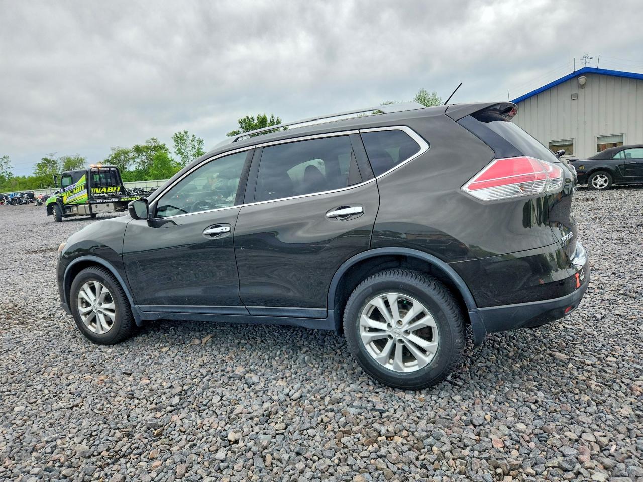 2016 NISSAN ROGUE SV photo 2