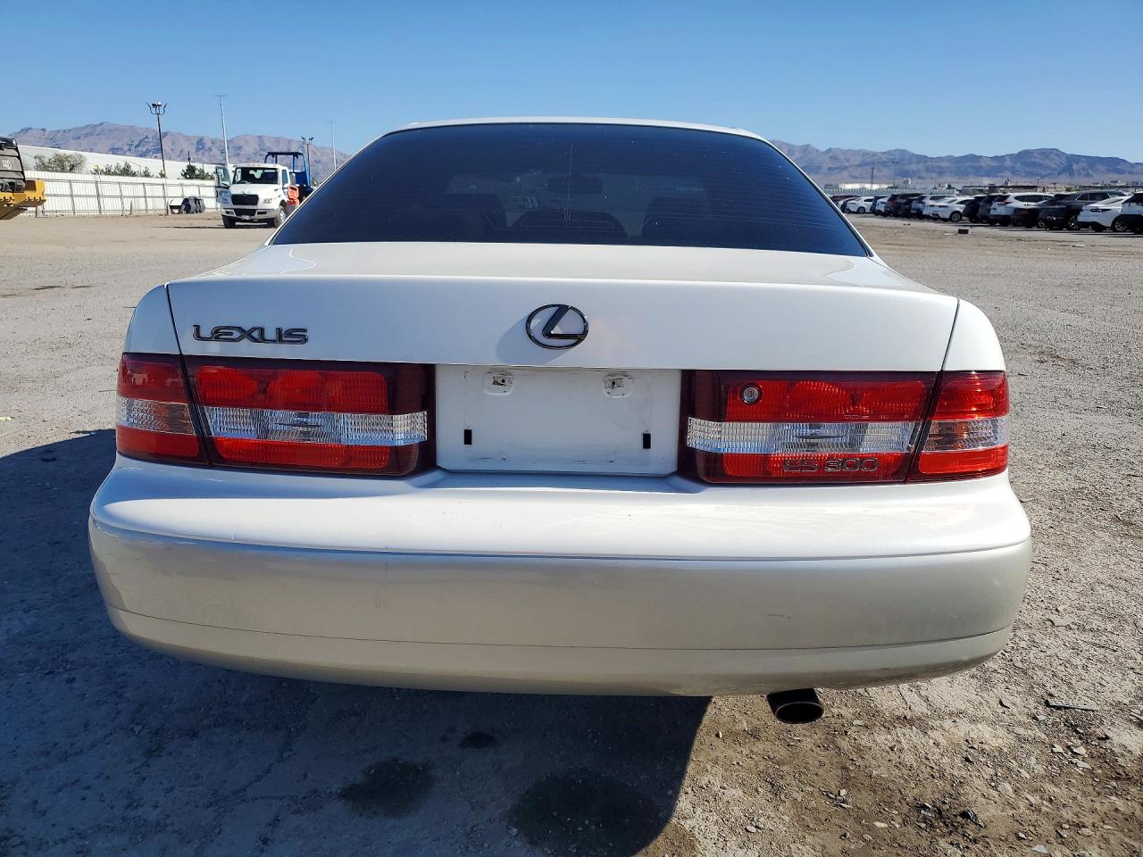 2000 LEXUS ES 300 photo 16