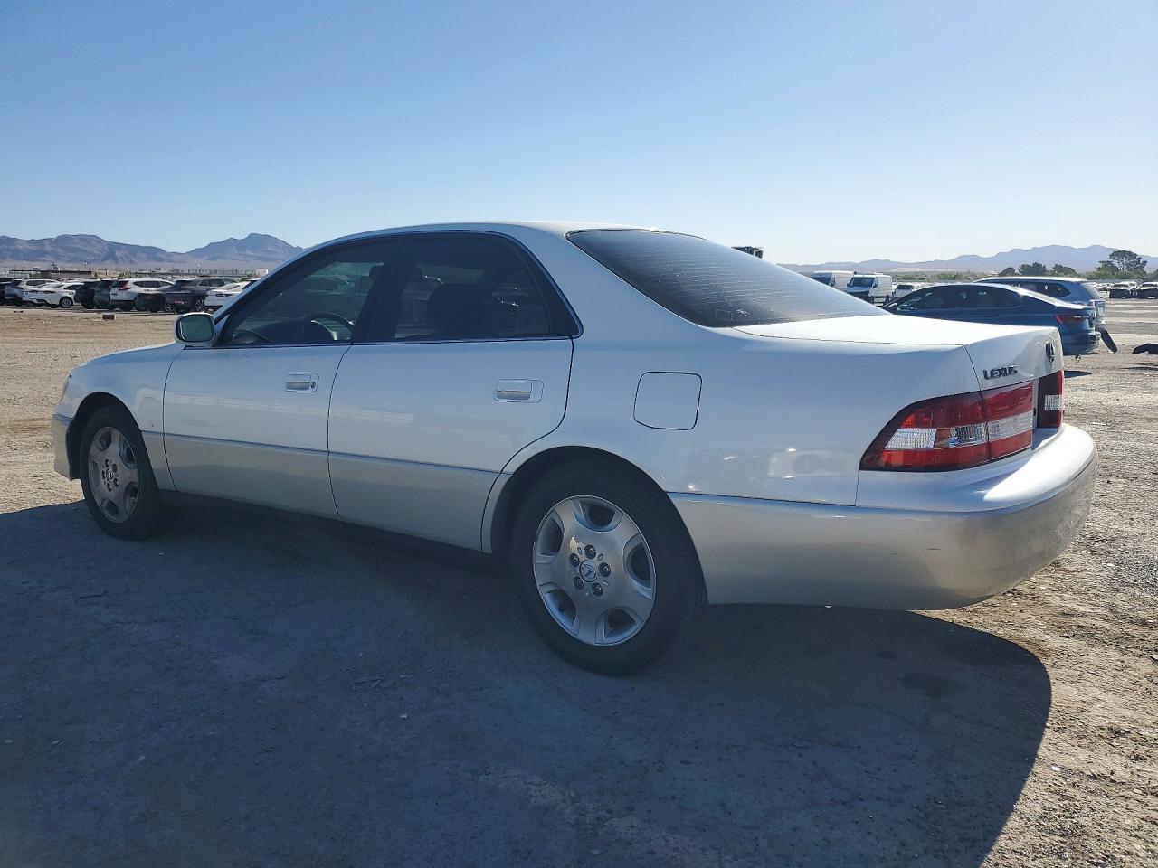 2000 LEXUS ES 300 photo 4