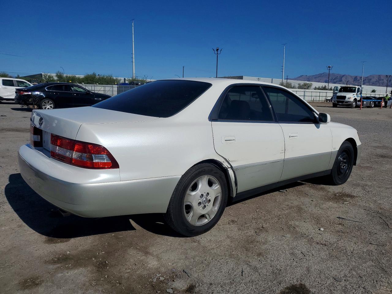 2000 LEXUS ES 300 photo 7