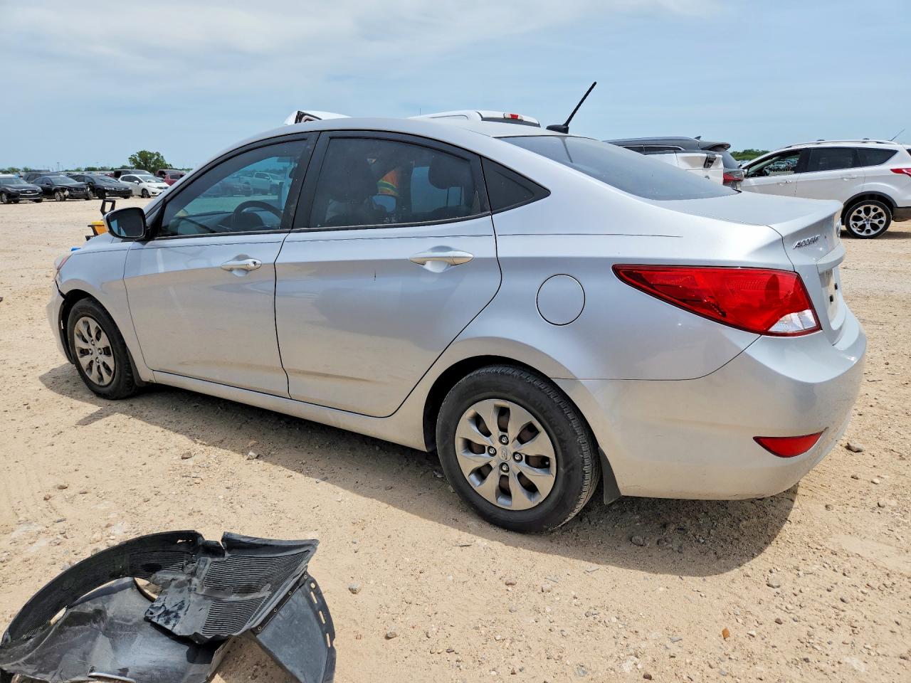 2016 HYUNDAI ACCENT SE photo 3