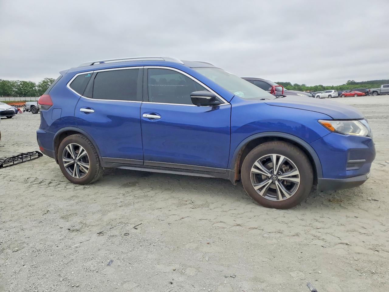 2019 NISSAN ROGUE SV photo 4