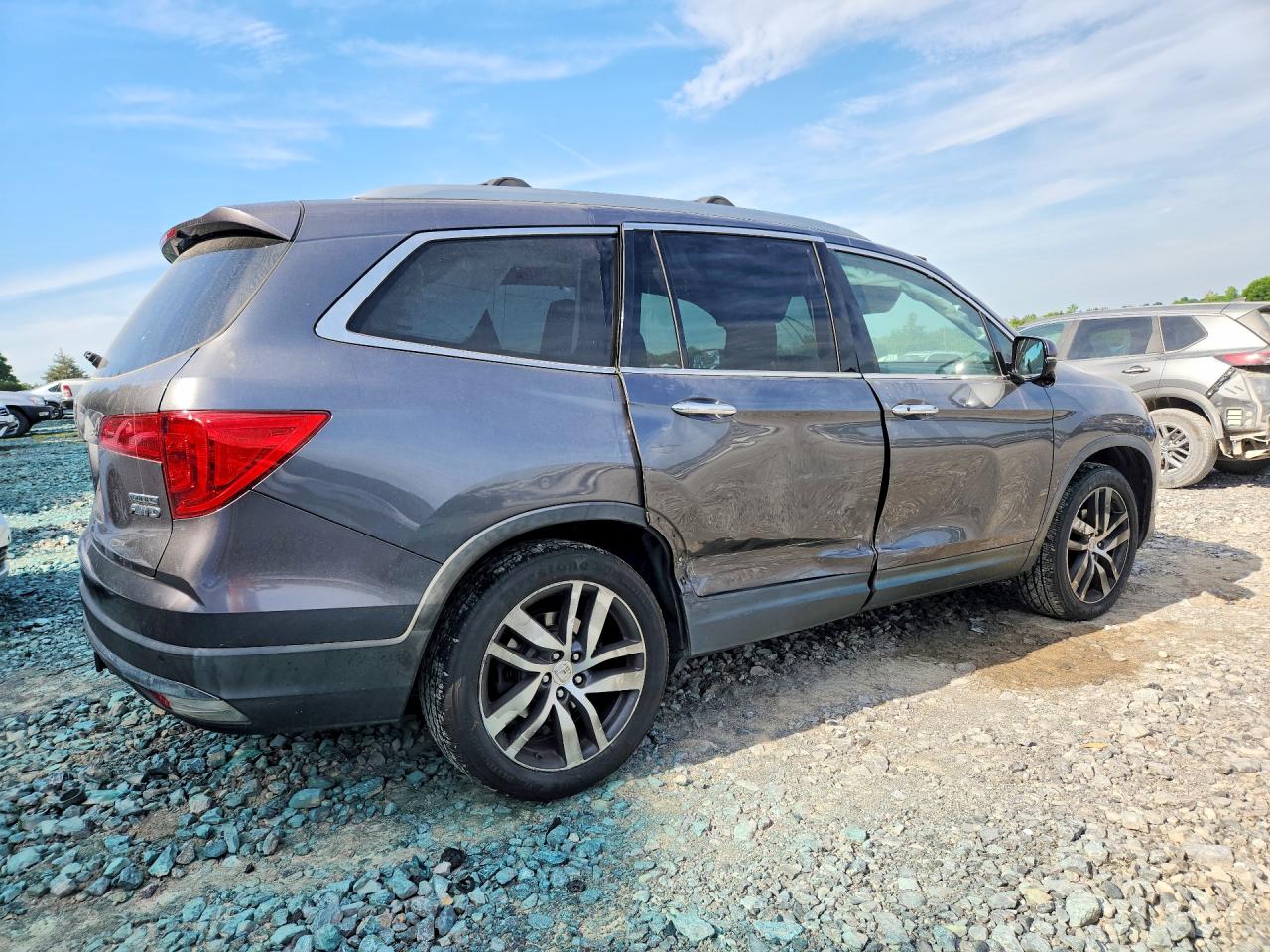 2016 HONDA PILOT TOURING photo 5