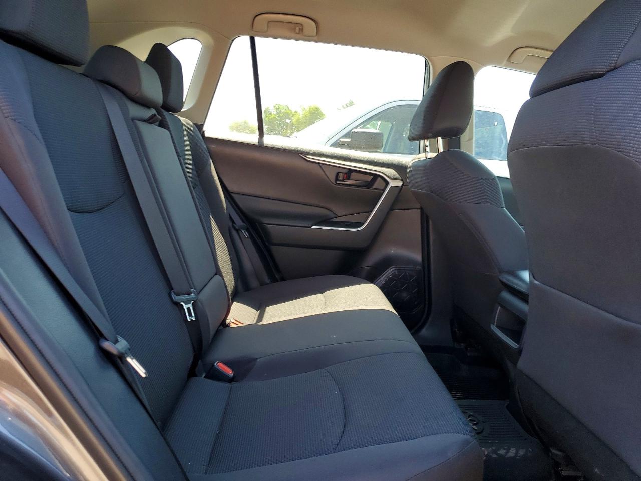 2021 TOYOTA RAV4 LE photo 21