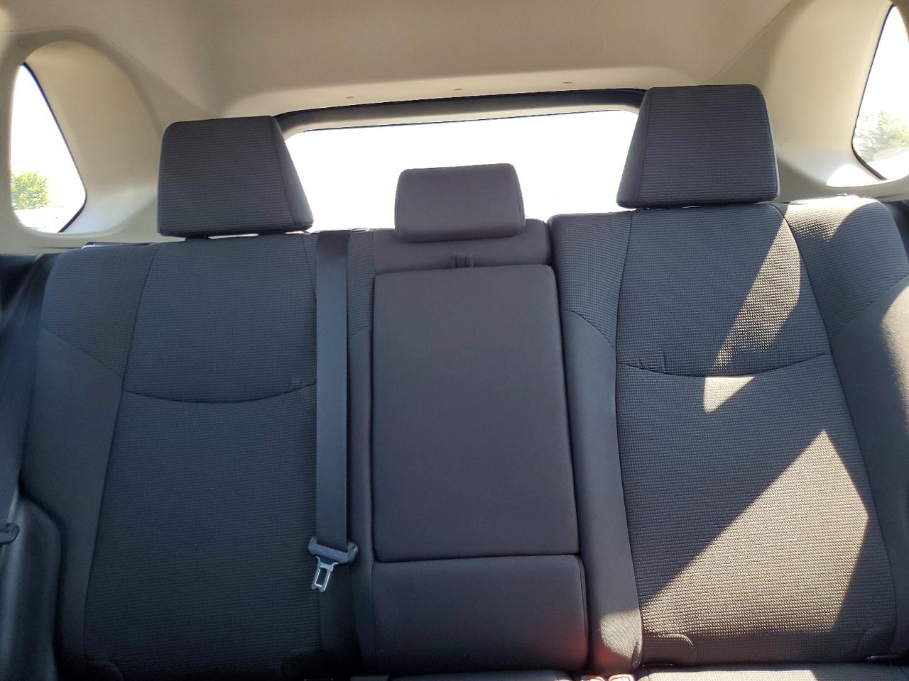 2021 TOYOTA RAV4 LE photo 19
