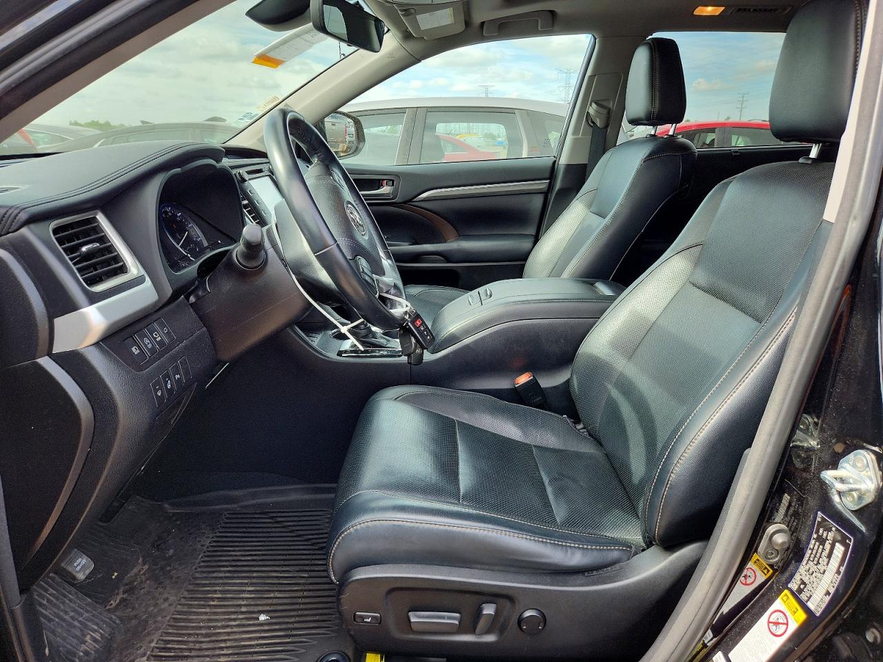 2018 TOYOTA HIGHLANDER LIMITED PLATINUM photo 13