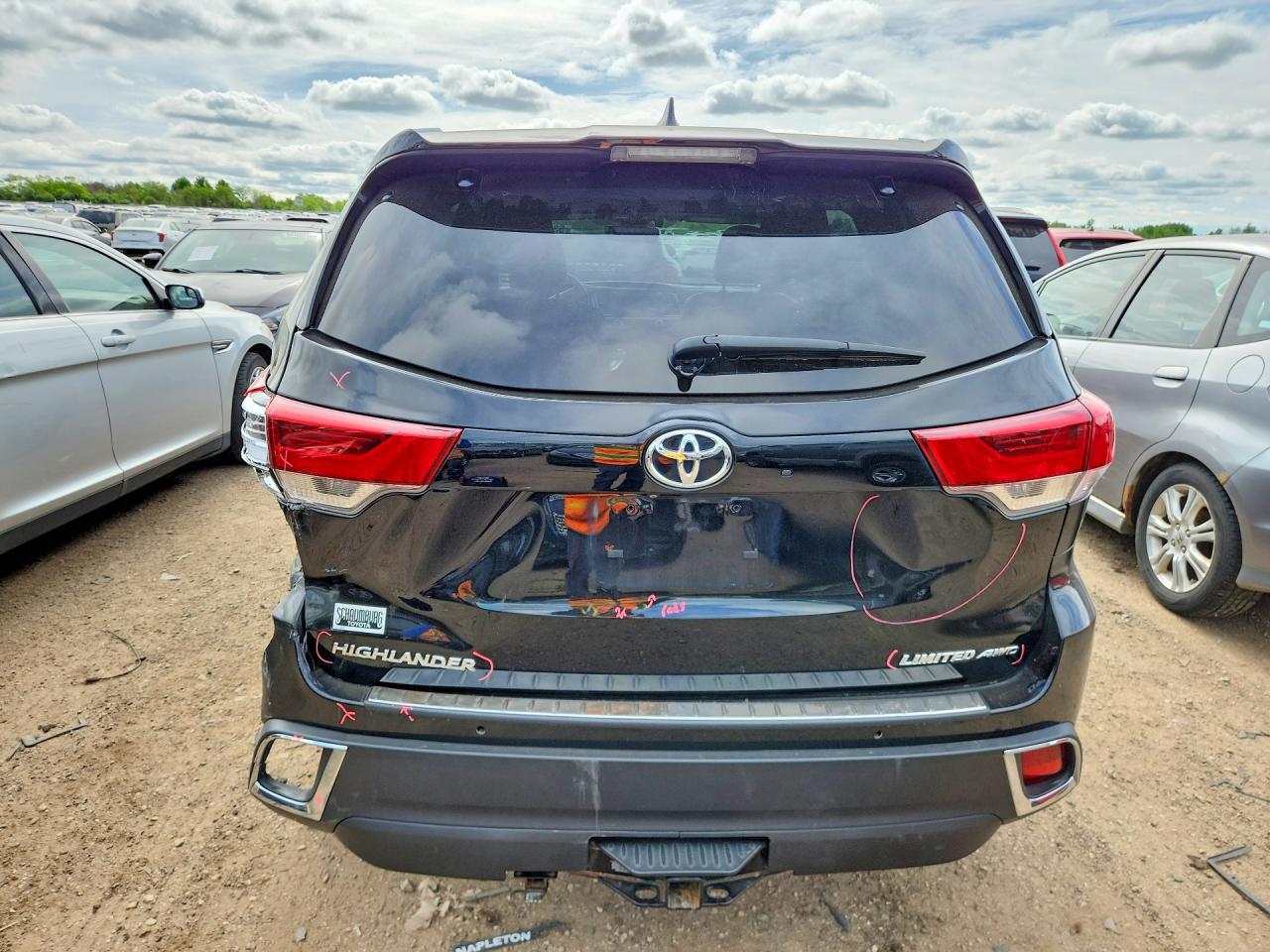 2018 TOYOTA HIGHLANDER LIMITED PLATINUM photo 11
