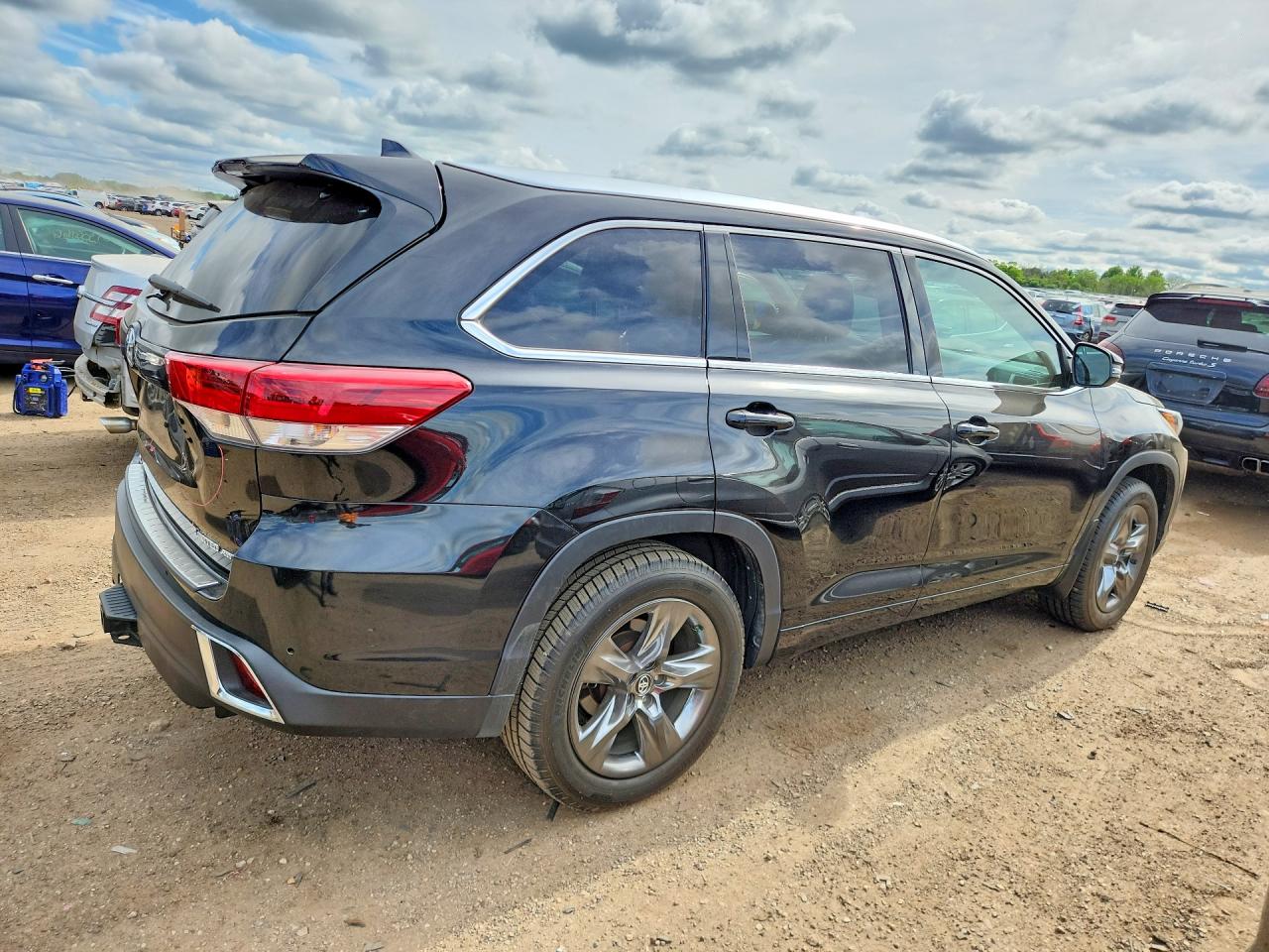 2018 TOYOTA HIGHLANDER LIMITED PLATINUM photo 5