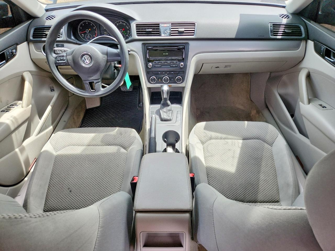 2012 VOLKSWAGEN PASSAT S photo 15