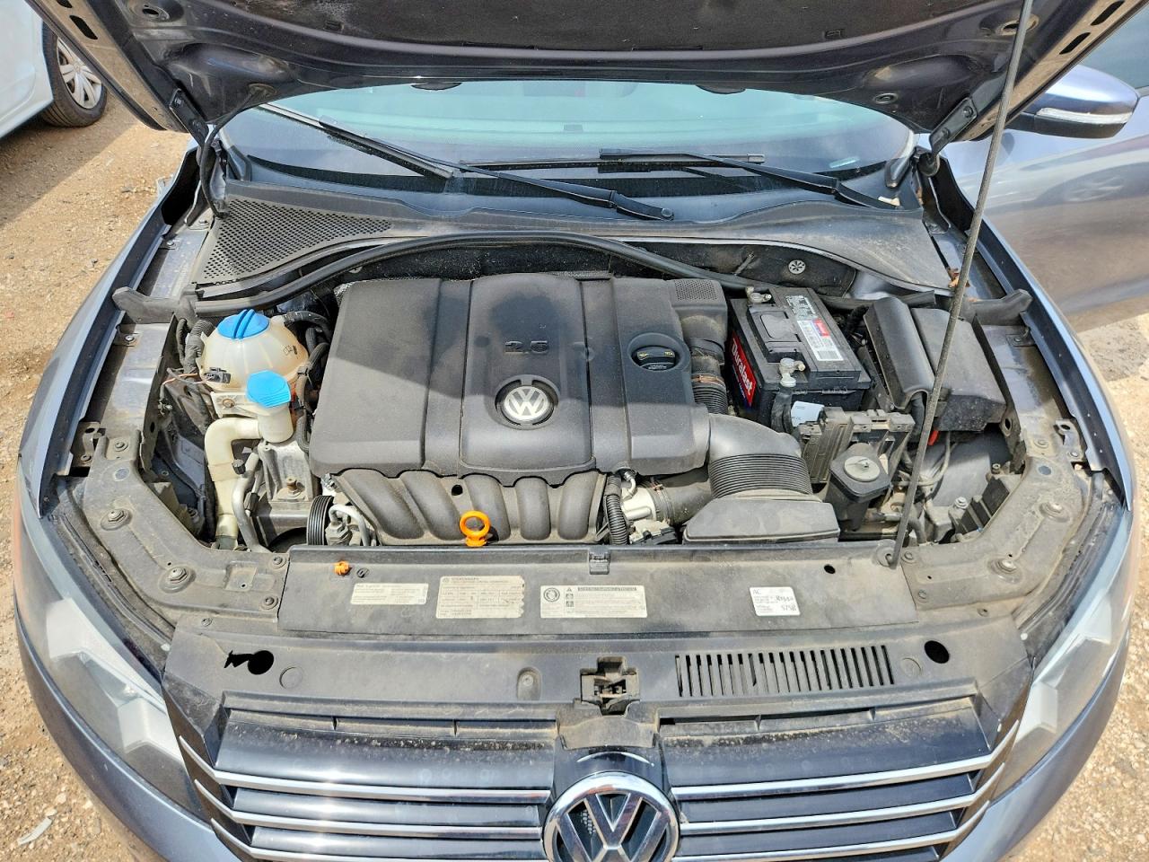 2012 VOLKSWAGEN PASSAT S photo 21