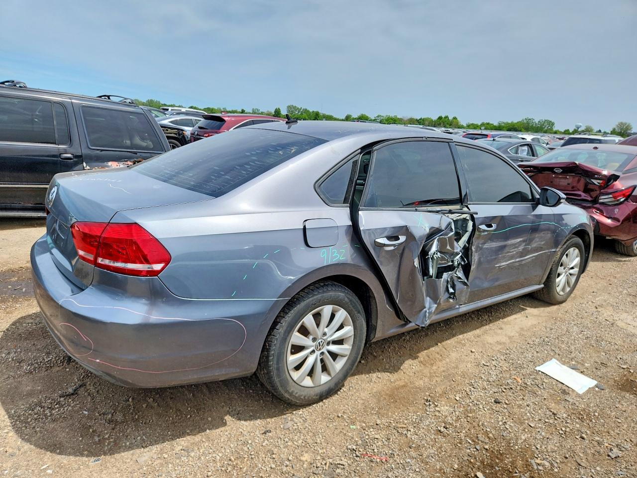 2012 VOLKSWAGEN PASSAT S photo 5