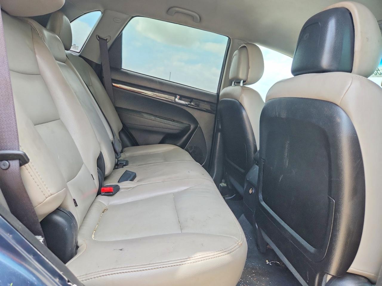 2012 KIA SORENTO LX photo 21
