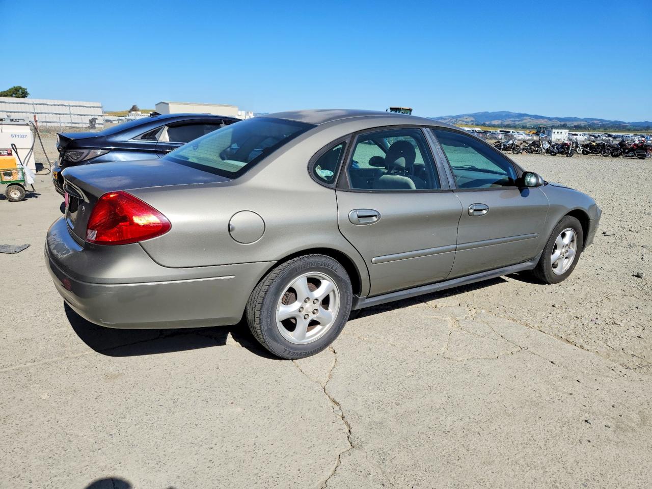 2003 FORD TAURUS SE photo 5