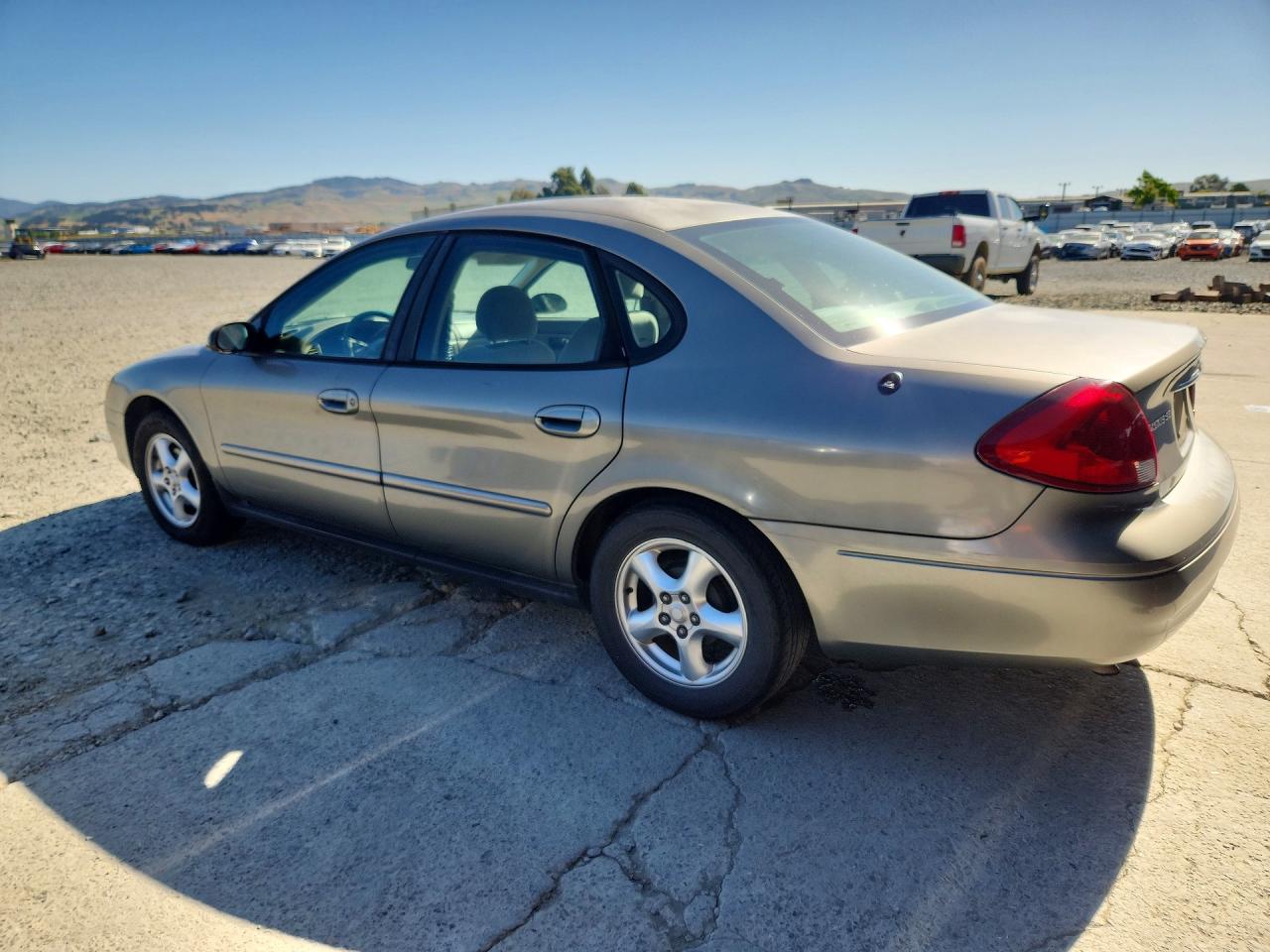 2003 FORD TAURUS SE photo 3