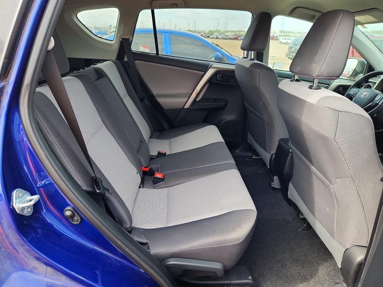2014 TOYOTA RAV4 LE photo 19