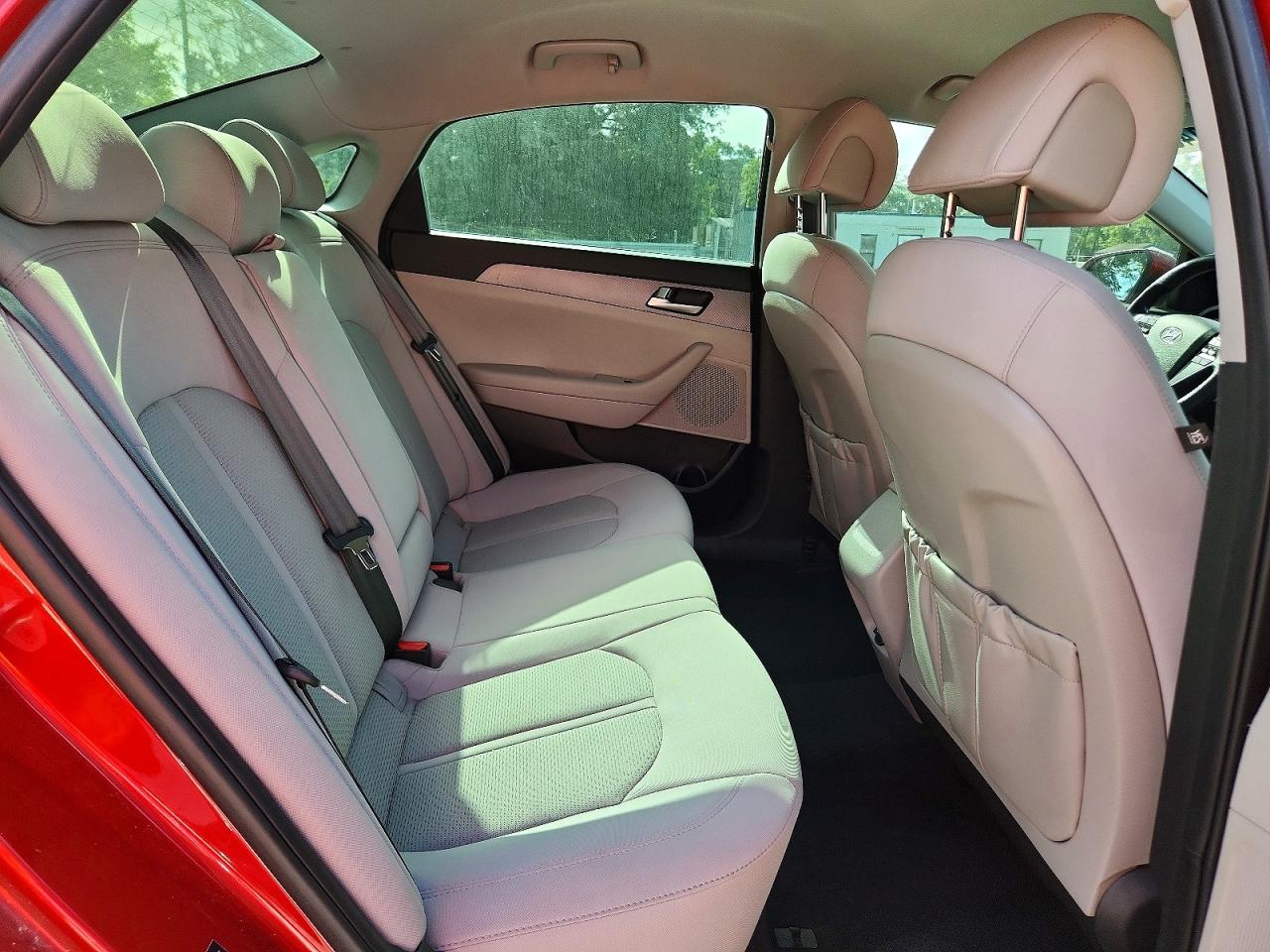 2017 HYUNDAI SONATA SE photo 19