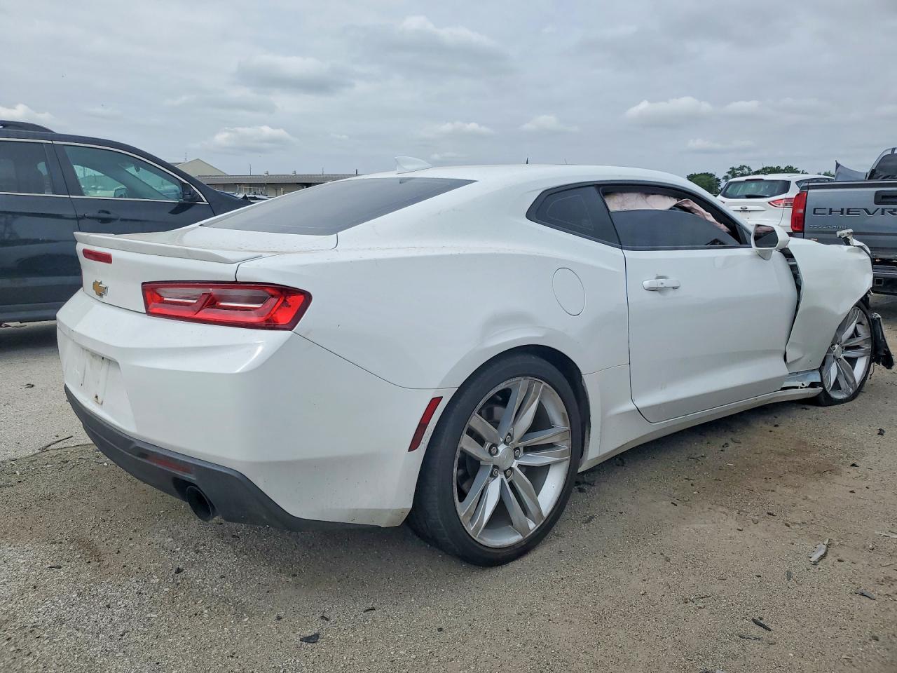 2017 CHEVROLET CAMARO LT photo 5