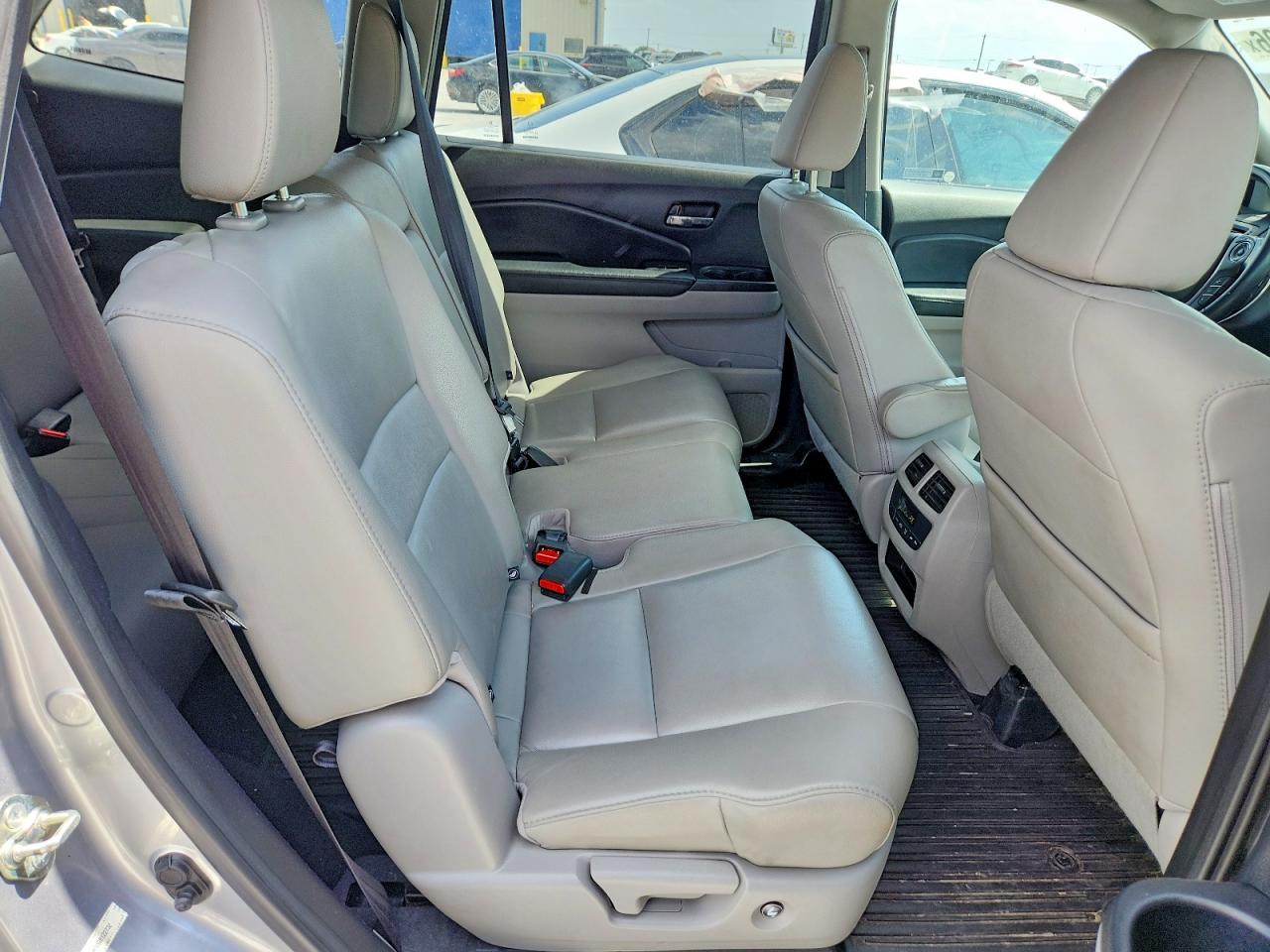 2016 HONDA PILOT EXL photo 28