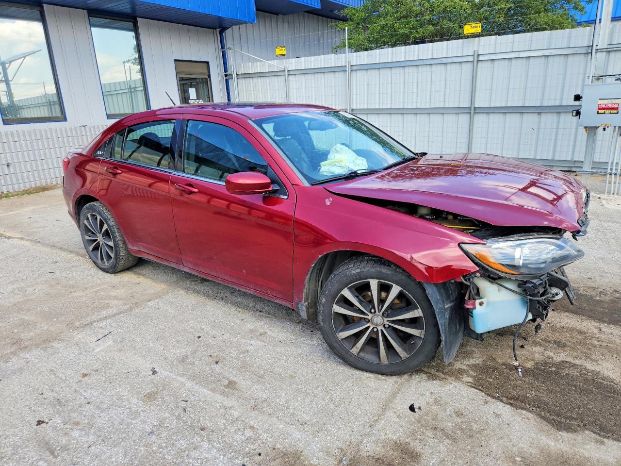 2013 CHRYSLER 200 LIMITED photo 4