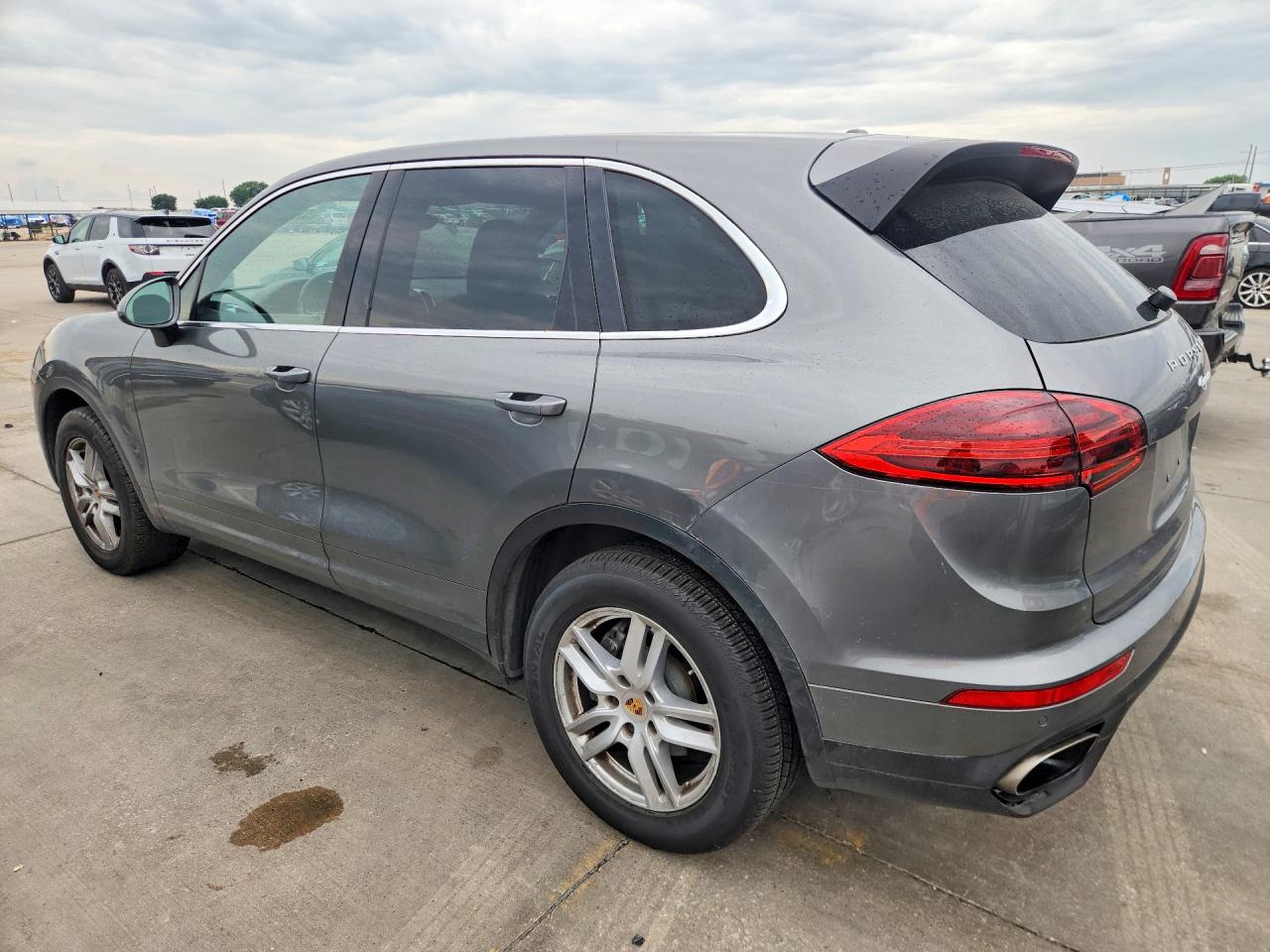 2016 PORSCHE CAYENNE photo 4