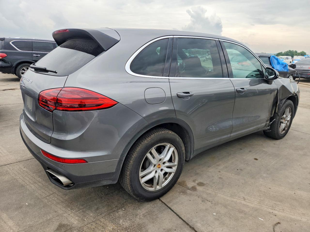 2016 PORSCHE CAYENNE photo 7