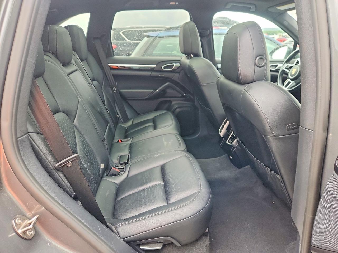 2016 PORSCHE CAYENNE photo 31