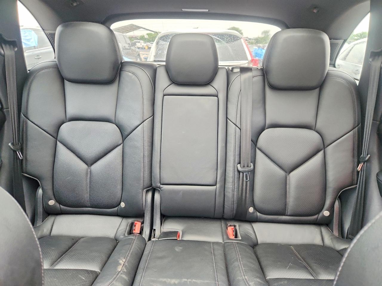 2016 PORSCHE CAYENNE photo 28