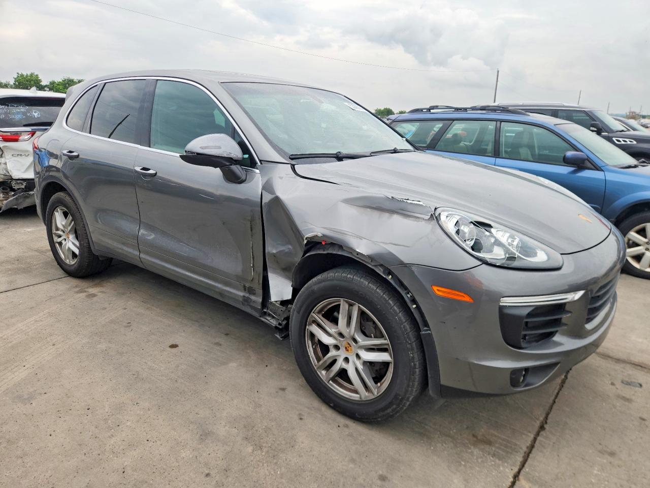 2016 PORSCHE CAYENNE photo 10