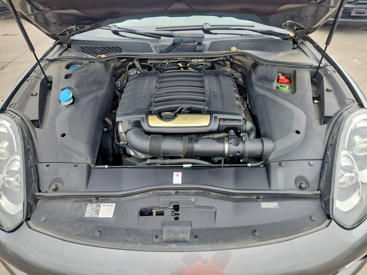 2016 PORSCHE CAYENNE photo 34