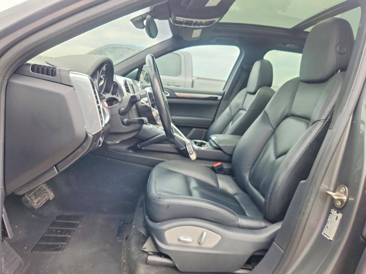 2016 PORSCHE CAYENNE photo 19