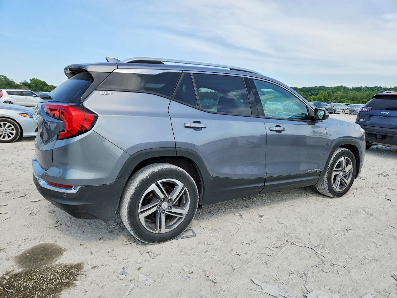 2018 GMC TERRAIN SLT photo 3